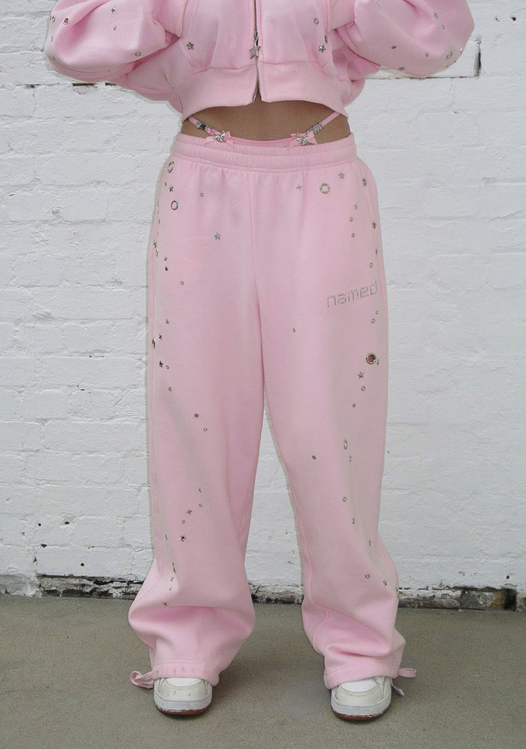 PANTALON DE JOGGING OVERSIZE À ŒILLETS GLITCH ROSE BÉBÉ