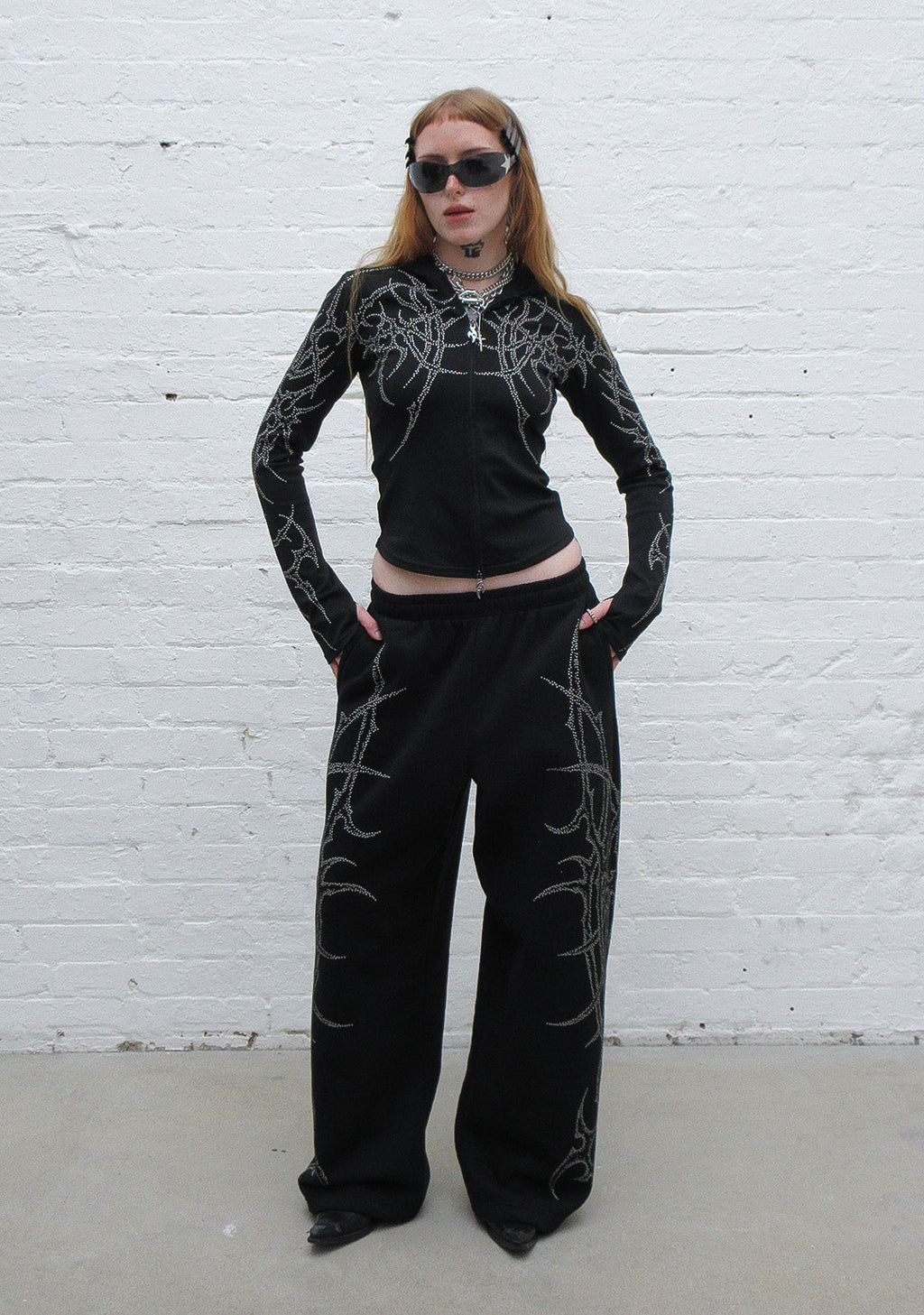 HAUNT STUDDED SCULPT stretchhoodie met rits ZWART