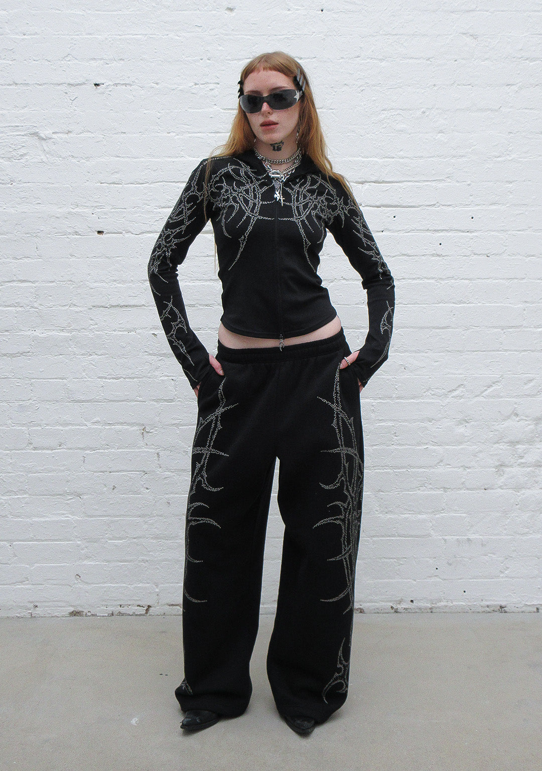 HAUNT STUDDED SCULPT stretchhoodie met rits ZWART