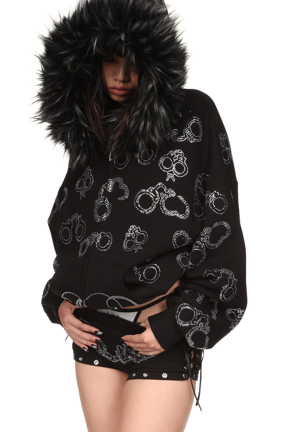 SWEAT À CAPUCHE ZIPPÉ HEIST EN FAUSSE FOURRURE AVEC POIGNETS STRASS NOIR (FOURRURE AMOVIBLE)