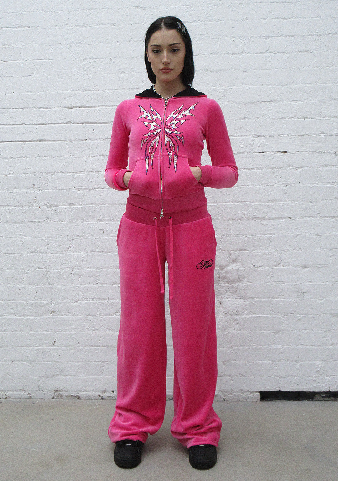 FELPA ADERENTE IN VELOUR CON CAPPUCCIO E ZIP CON STRASS IDOL ROSA FUCSIA