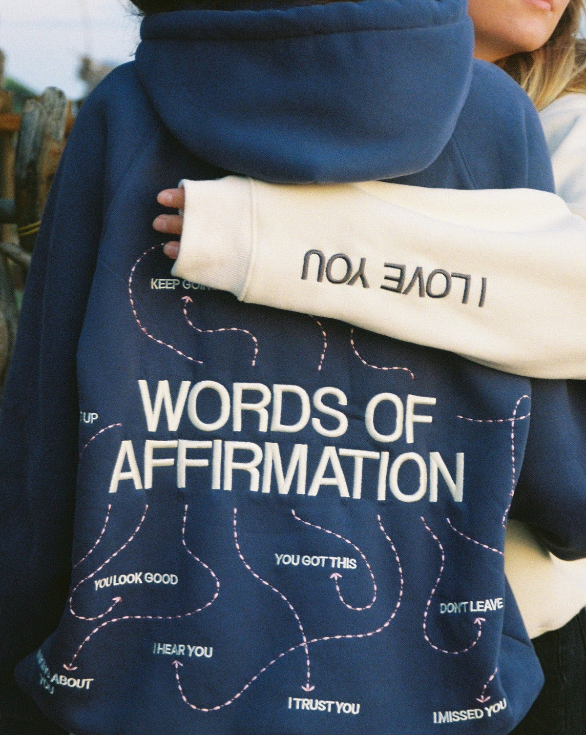 Sweat à capuche oversize « Words of Affirmation » en bleu