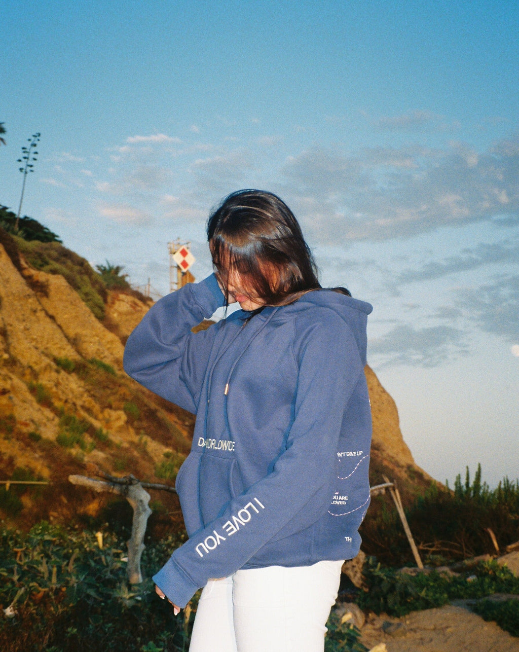 Sweat à capuche oversize « Words of Affirmation » en bleu
