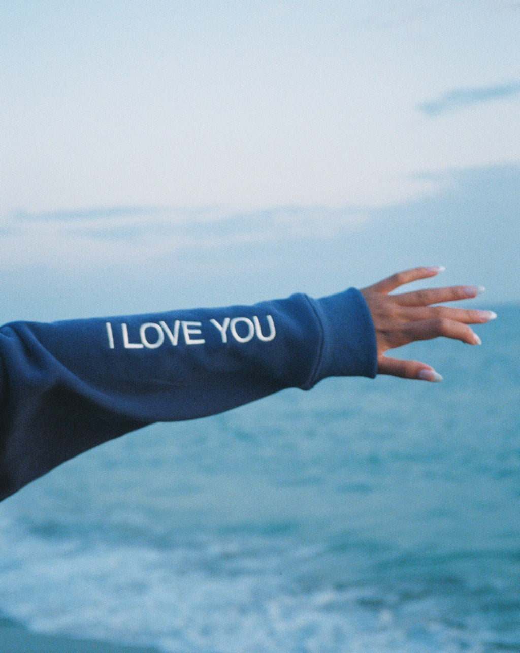 Sweat à capuche oversize « Words of Affirmation » en bleu