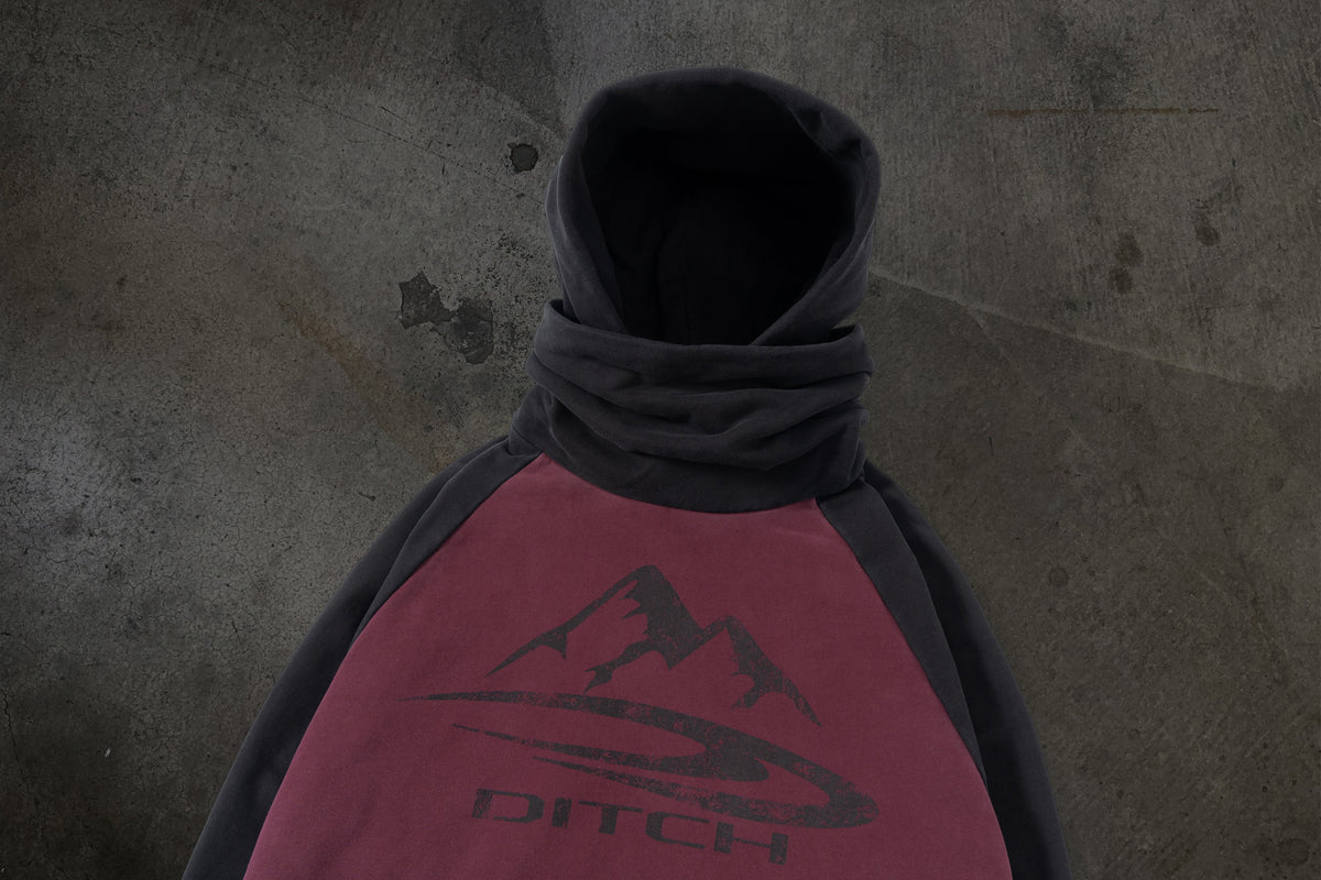 SUDADERA CON CAPUCHA Y MÁSCARA SUMMIT (CARMESÍ)