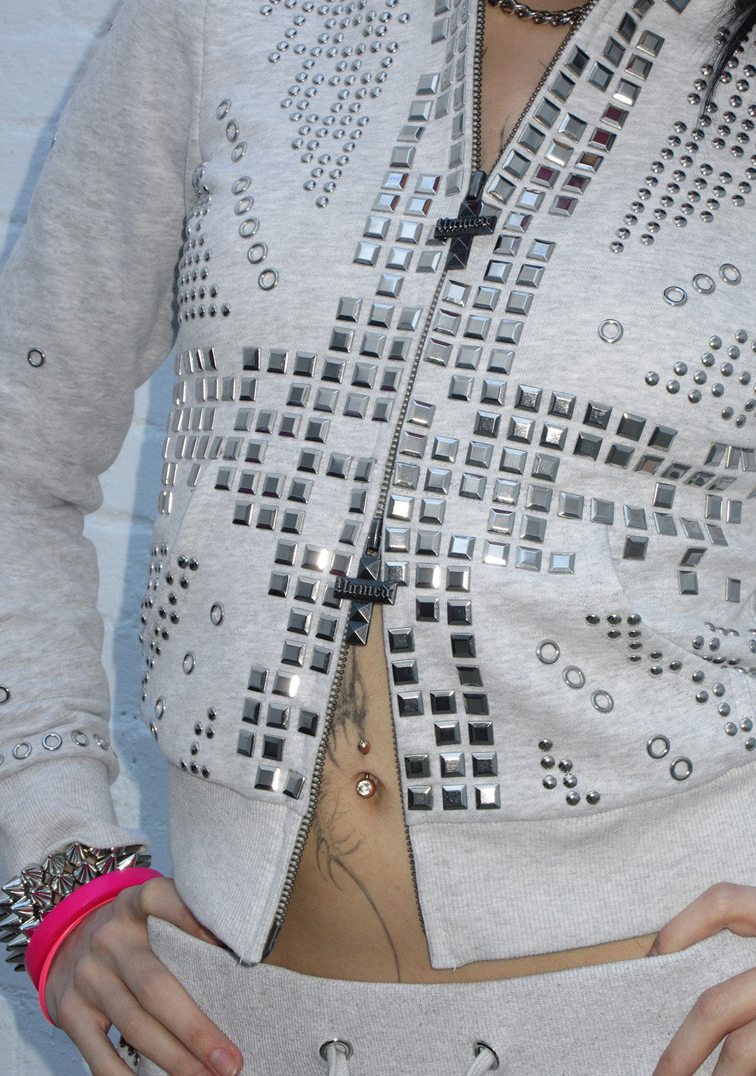 KNIGHT STUDDED GETAILLEERDE HOODIE GREY MARL