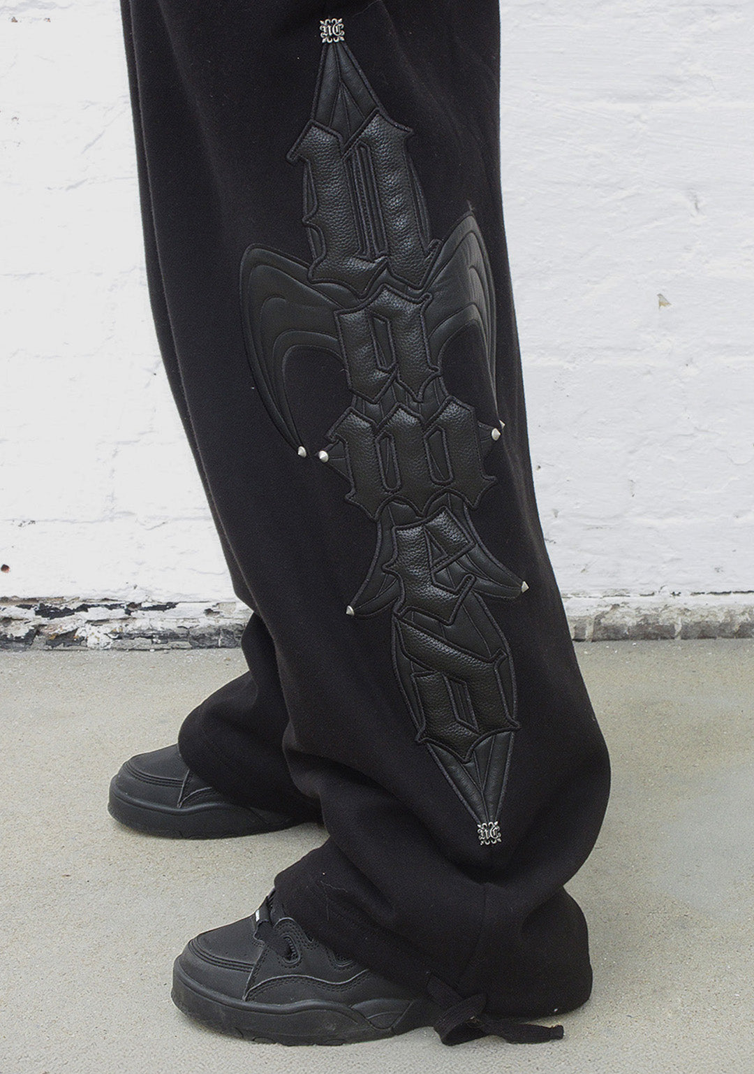 MIDNIGHT oversized joggingbroek met studs ZWART