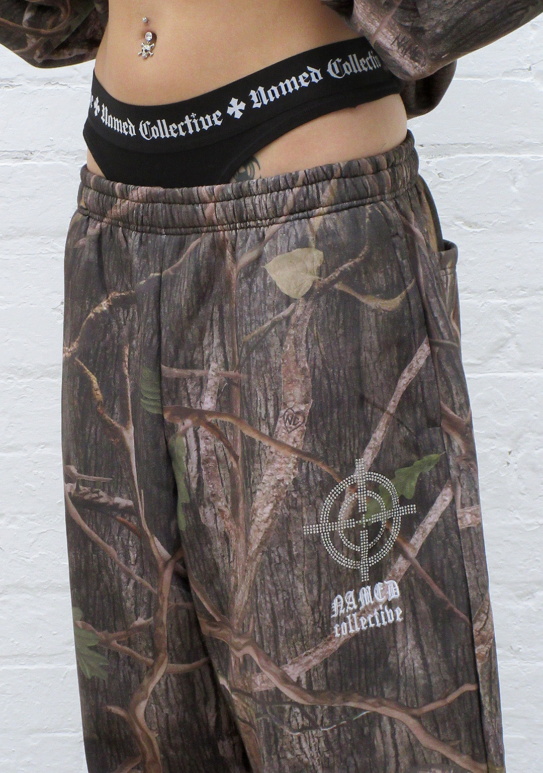 Pantaloni della tuta oversize MISSION mimetica bosco
