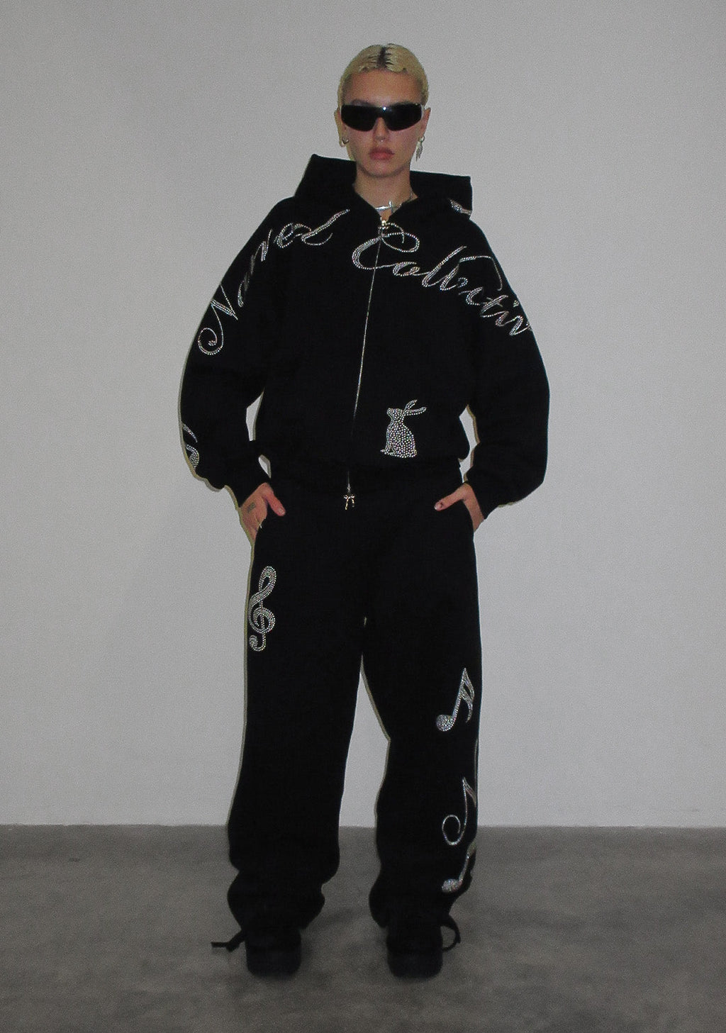PANTALON DE JOGGING OVERSIZE À CLOUS MUSE NOIR