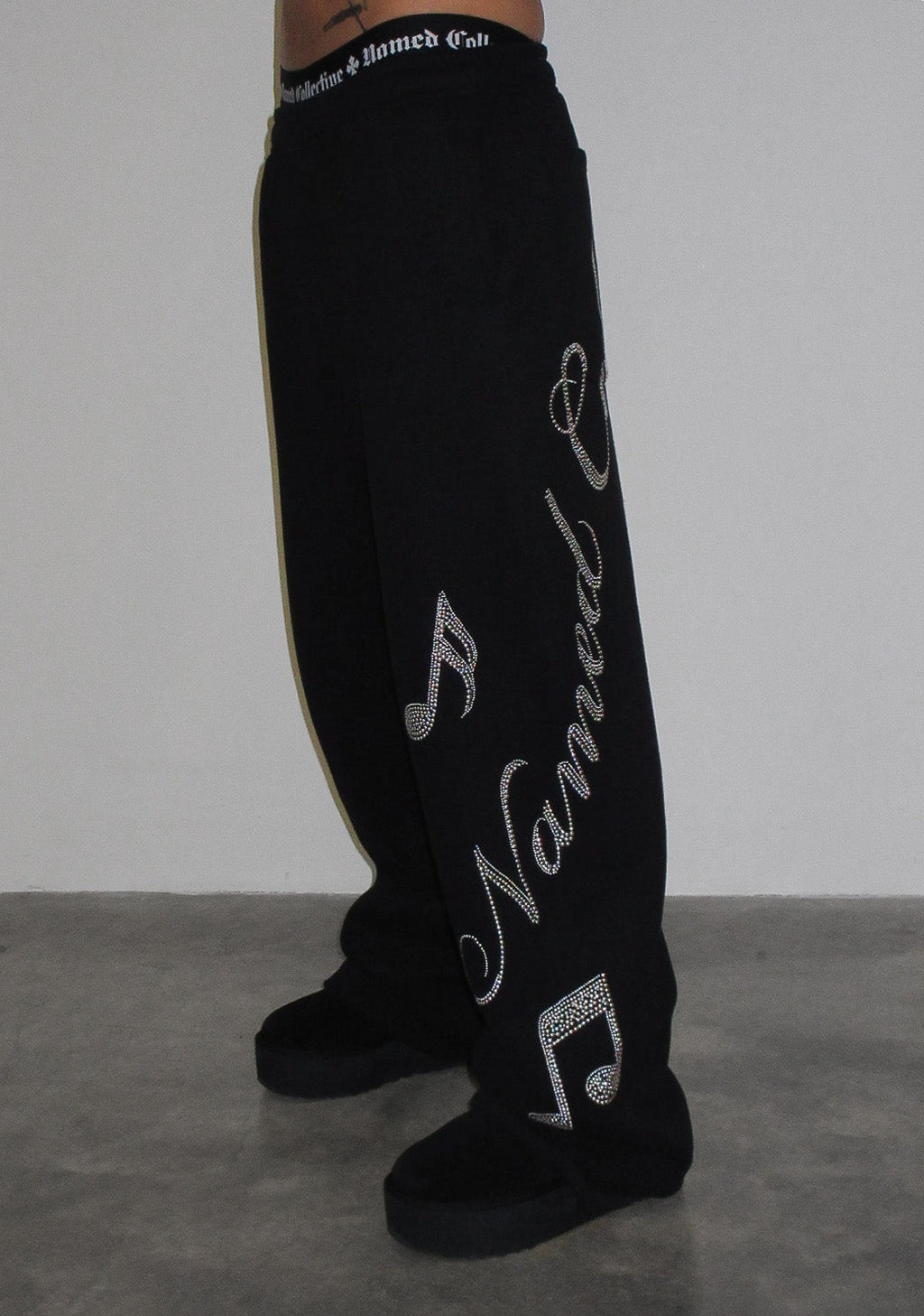 PANTALON DE JOGGING OVERSIZE À CLOUS MUSE NOIR