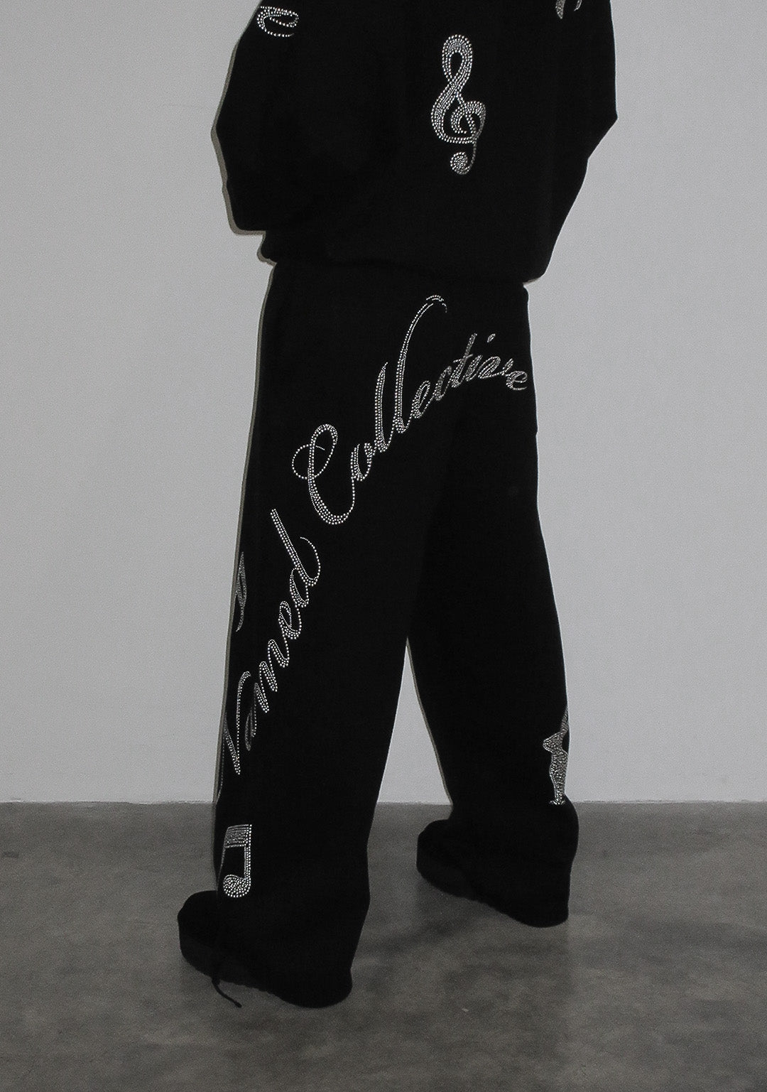 MUSE OVERSIZED SWEATPANTS MET STUDS, ZWART