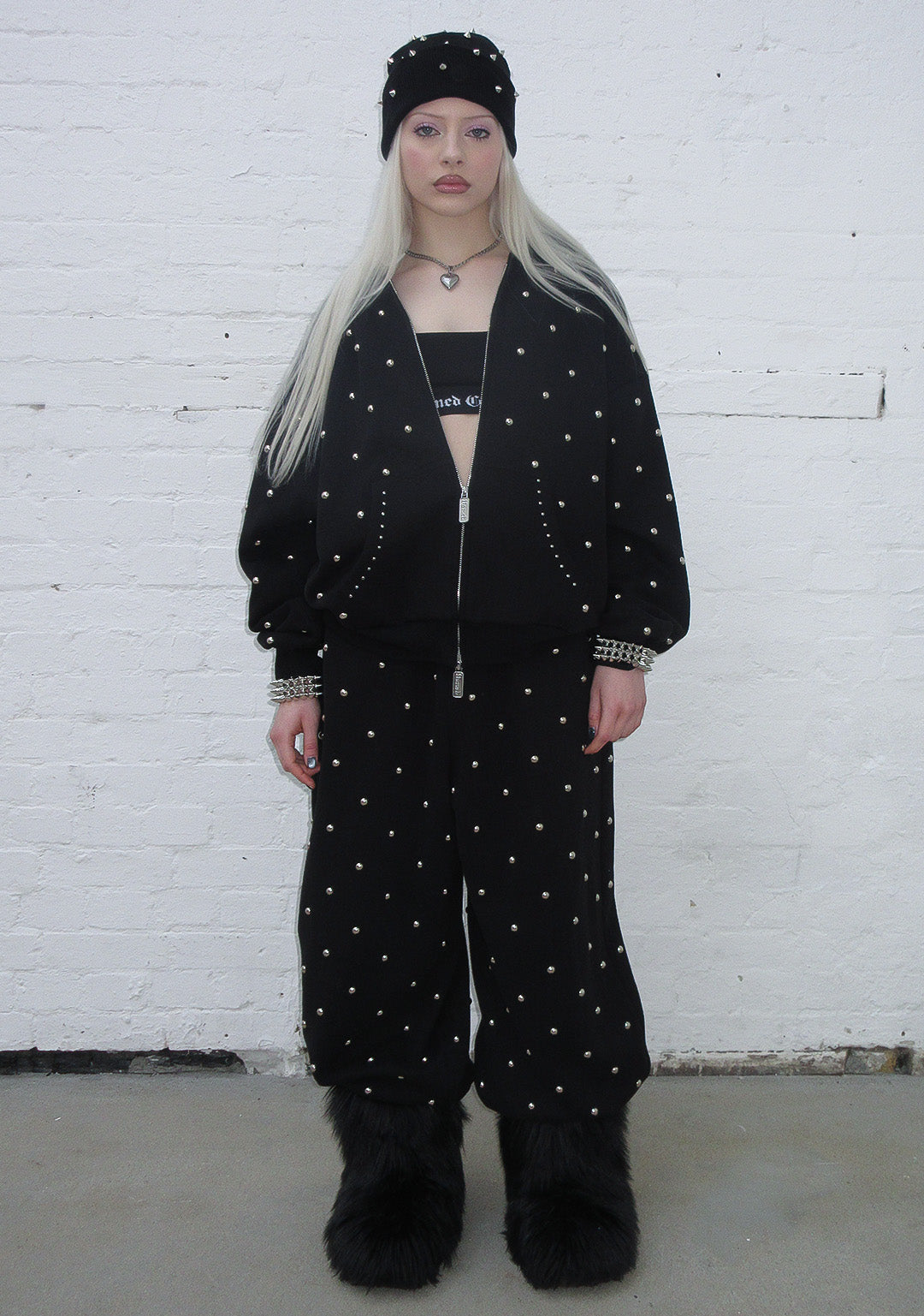 NOVA oversized sweatpants met studs en polkadot, zwart