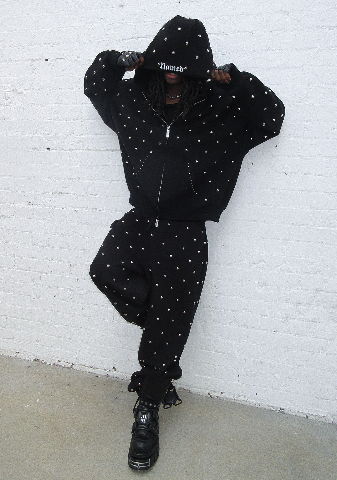 NOVA oversized sweatpants met studs en polkadot, zwart
