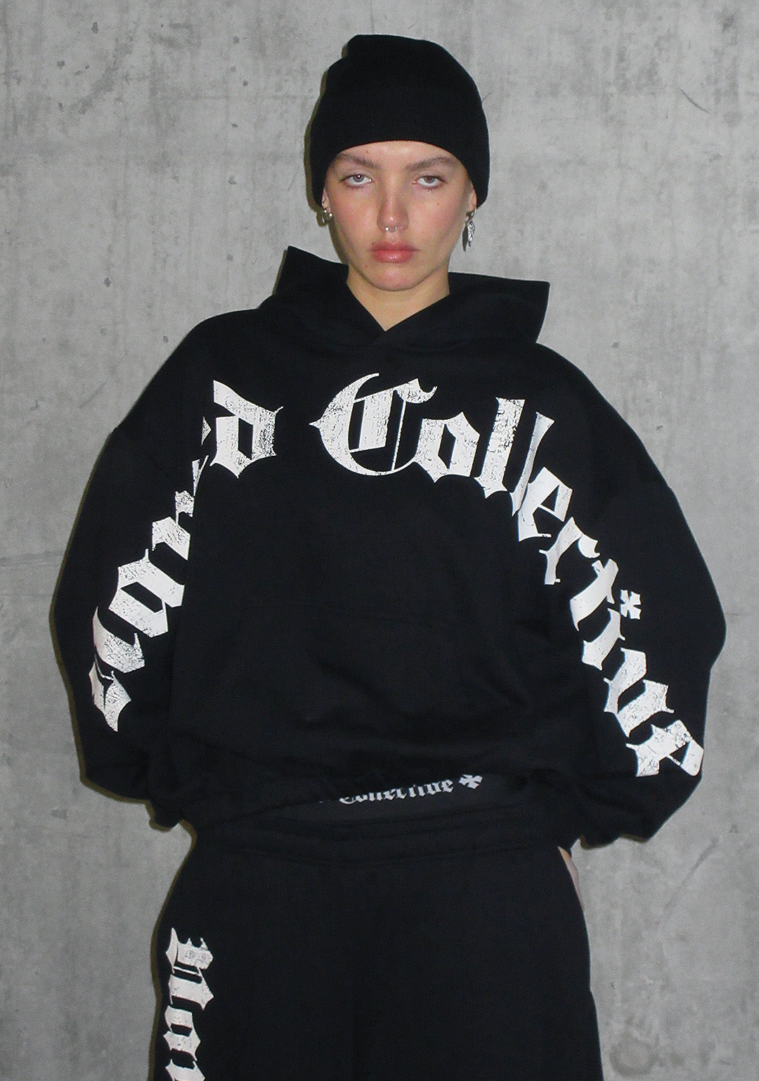 Nth ACTIVE OLD ENGLISH OVERSIZED KAPUZENPULLOVER SCHWARZ