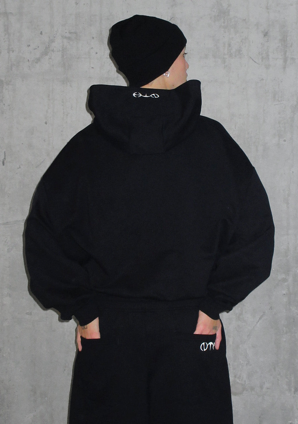 Nth ACTIVE OLD ENGLISH OVERSIZED KAPUZENPULLOVER SCHWARZ
