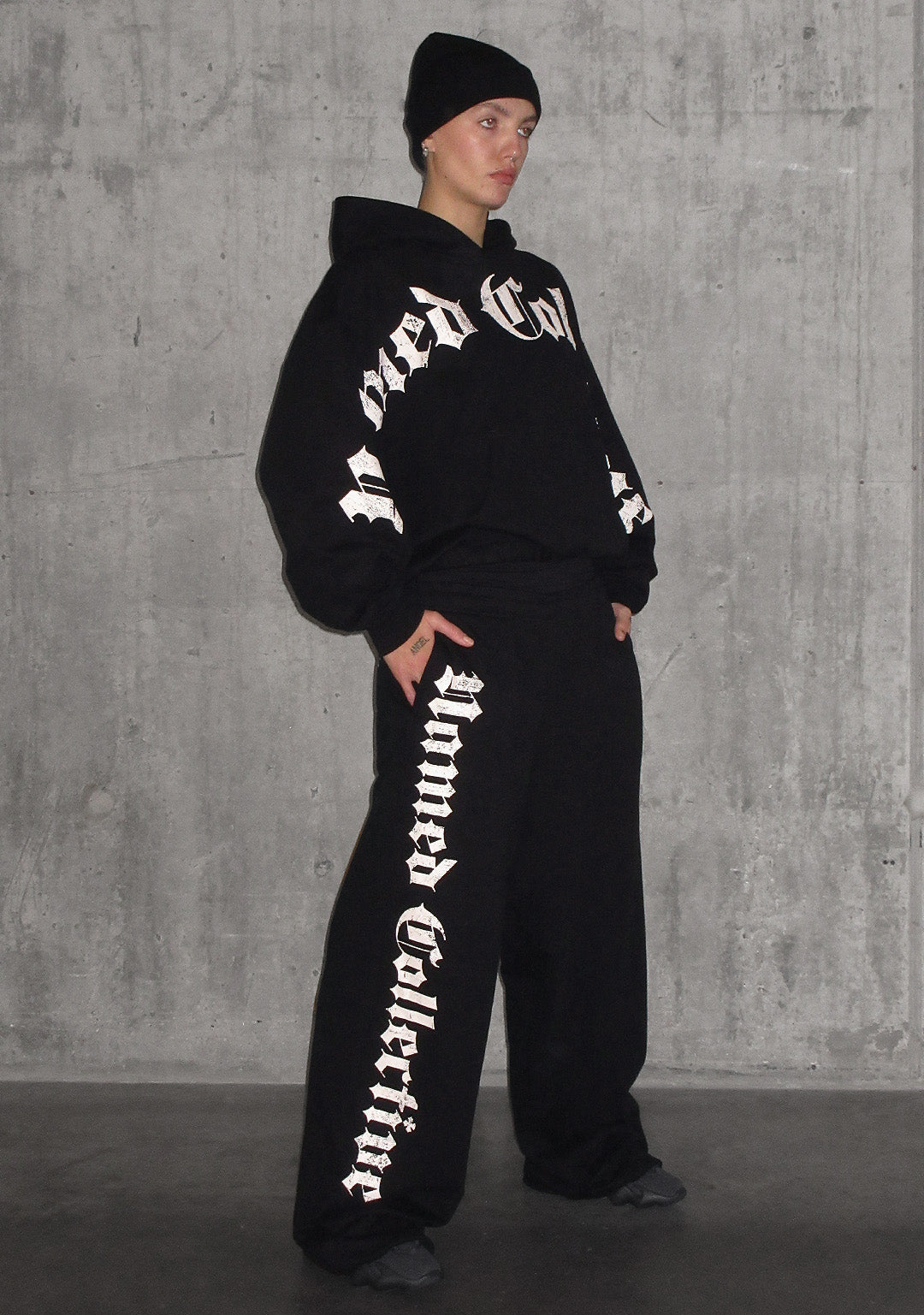 Nth ACTIVE OLD ENGLISH OVERSIZED JOGGER SCHWARZ