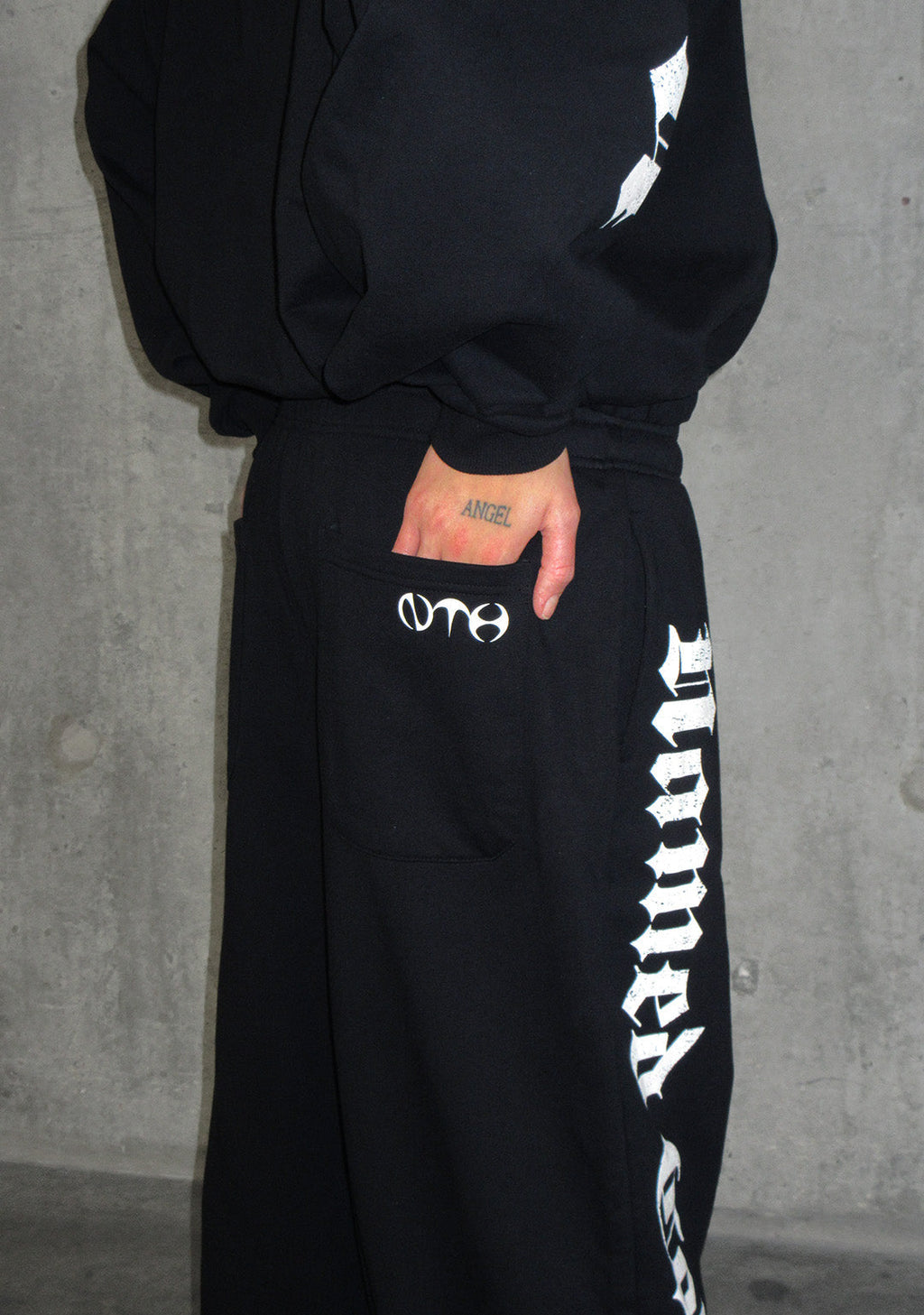 Nth ACTIVE OLD ENGLISH OVERSIZED SWEATPANTS BLACK