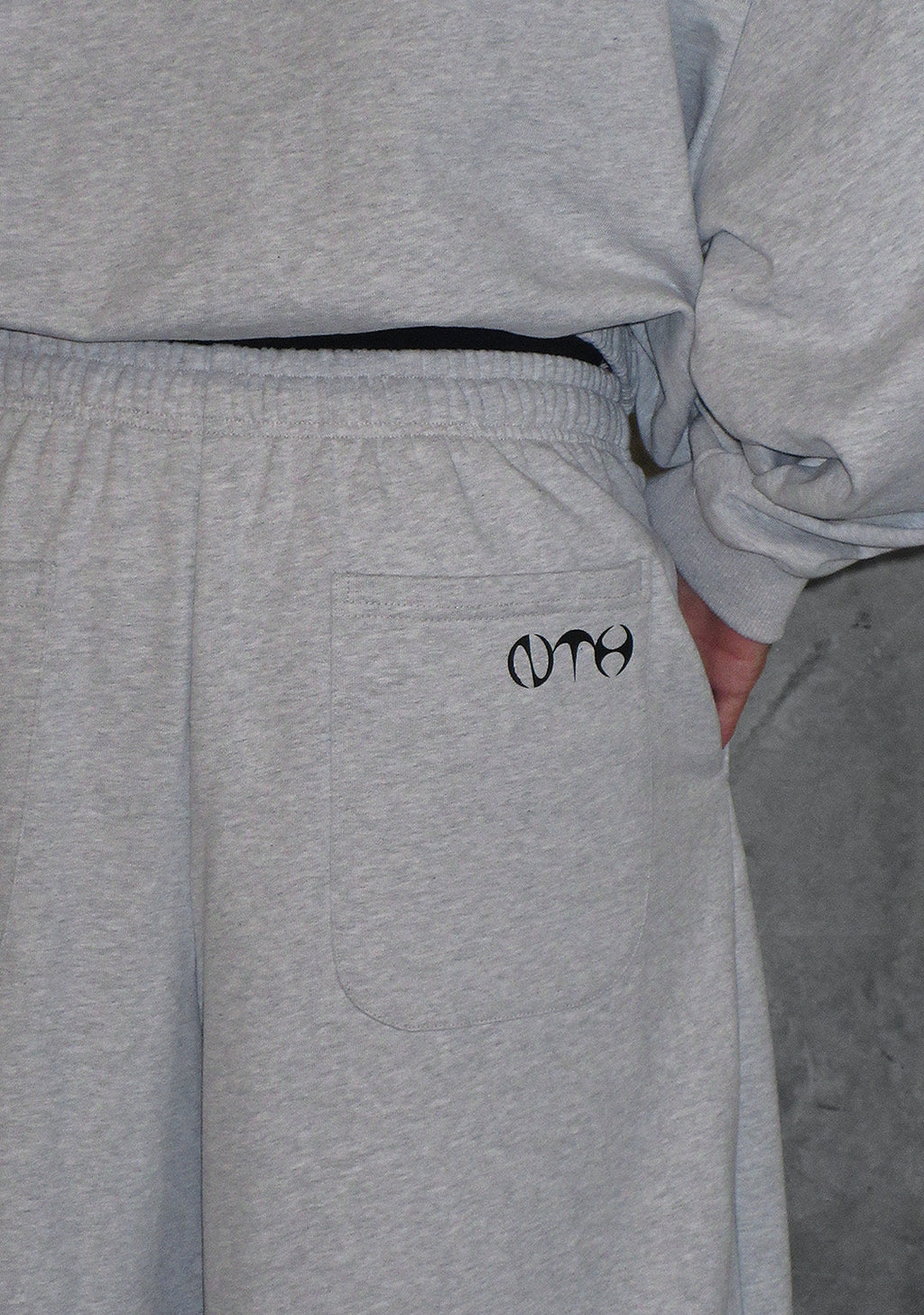 PANTALON DE SURVÊTEMENT OVERSIZE OLD ENGLISH NTH ACTIVE GRIS CHINÉ