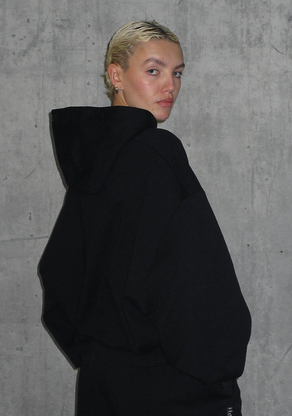 Felpa oversize con cappuccio Nth ACTIVE NERA