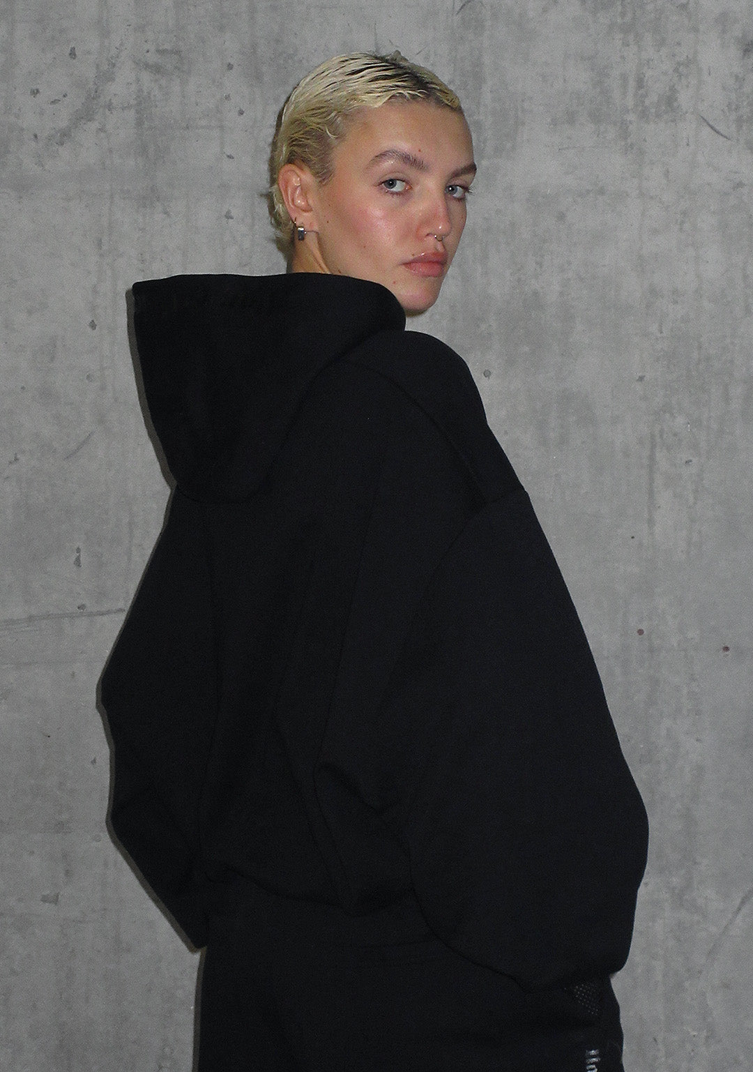 Felpa oversize con cappuccio Nth ACTIVE NERA
