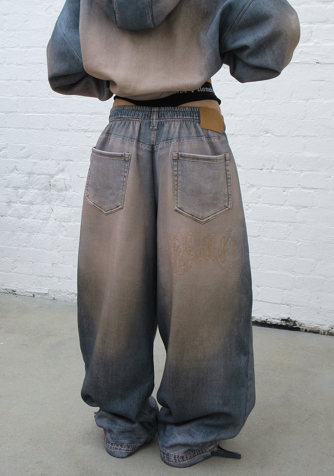 OFF-GRID-JOGGINGHOSE IN OVERSIZE-PASSFORM MIT DENIM-OPTIK IN GEWASCHENEM BLAU