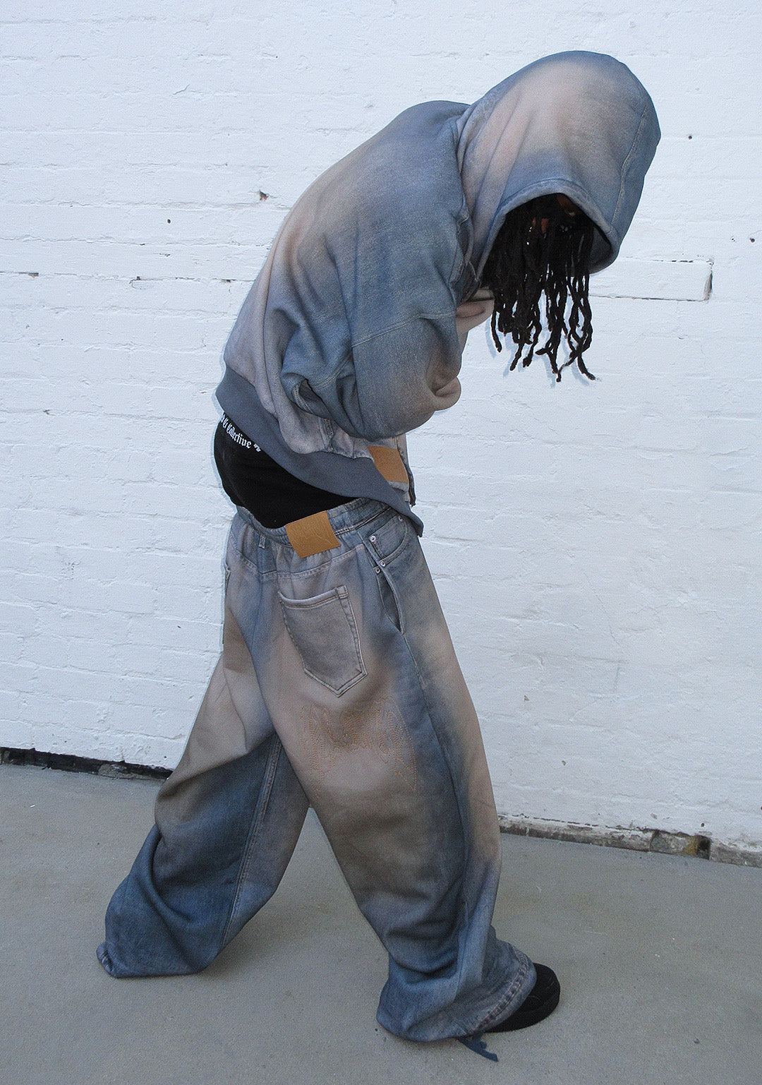 OFF-GRID-JOGGINGHOSE IN OVERSIZE-PASSFORM MIT DENIM-OPTIK IN GEWASCHENEM BLAU