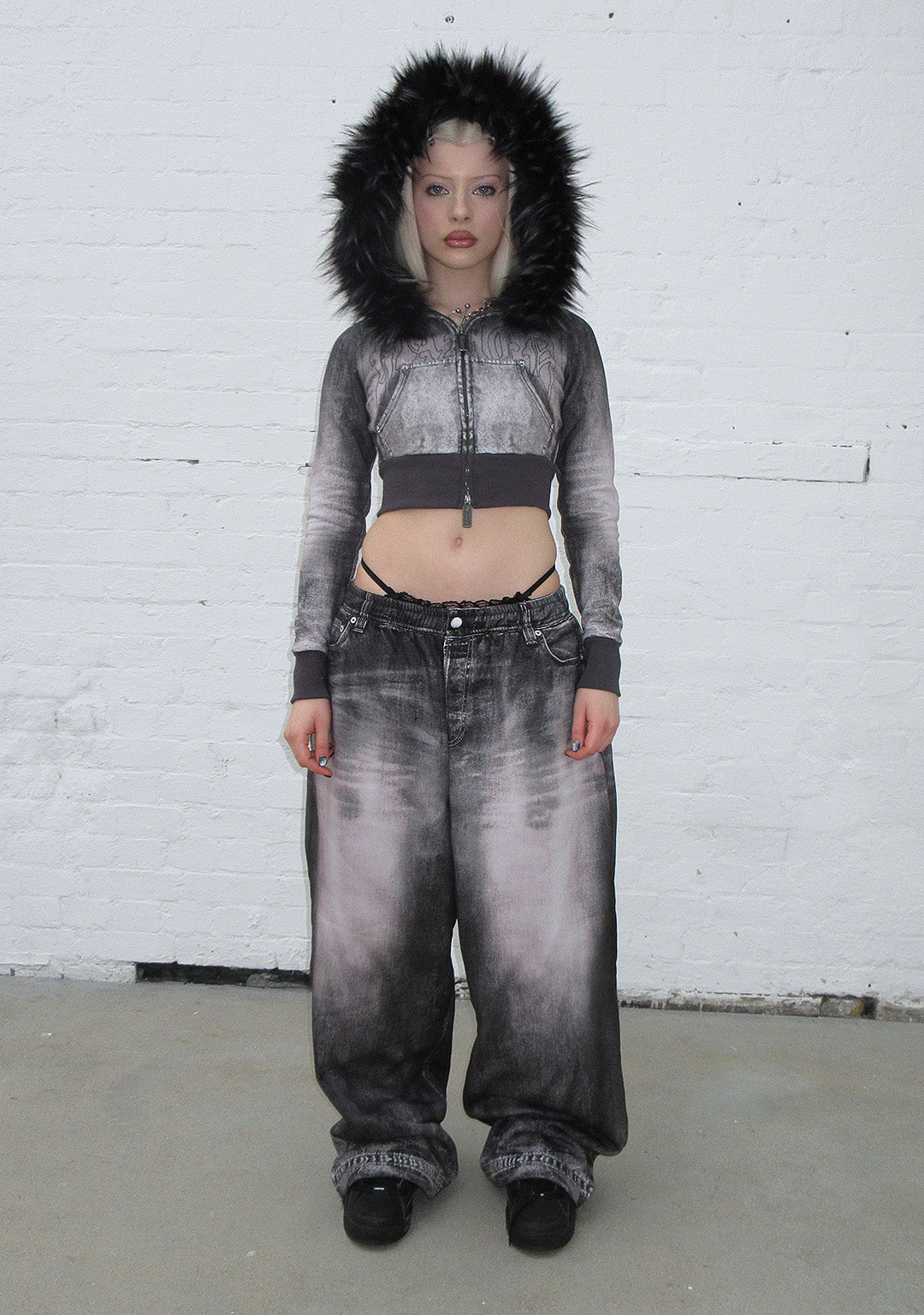 OFF GRID getailleerde hoodie met rits, imitatiebont en denimlook, gewassen zwart (afneembaar bont)