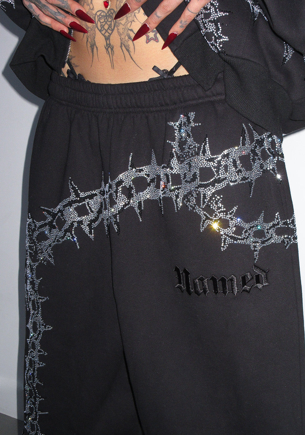 OMEN OVERSIZE-JOGGINGHOSE MIT STRASSSTEINEN SCHWARZ