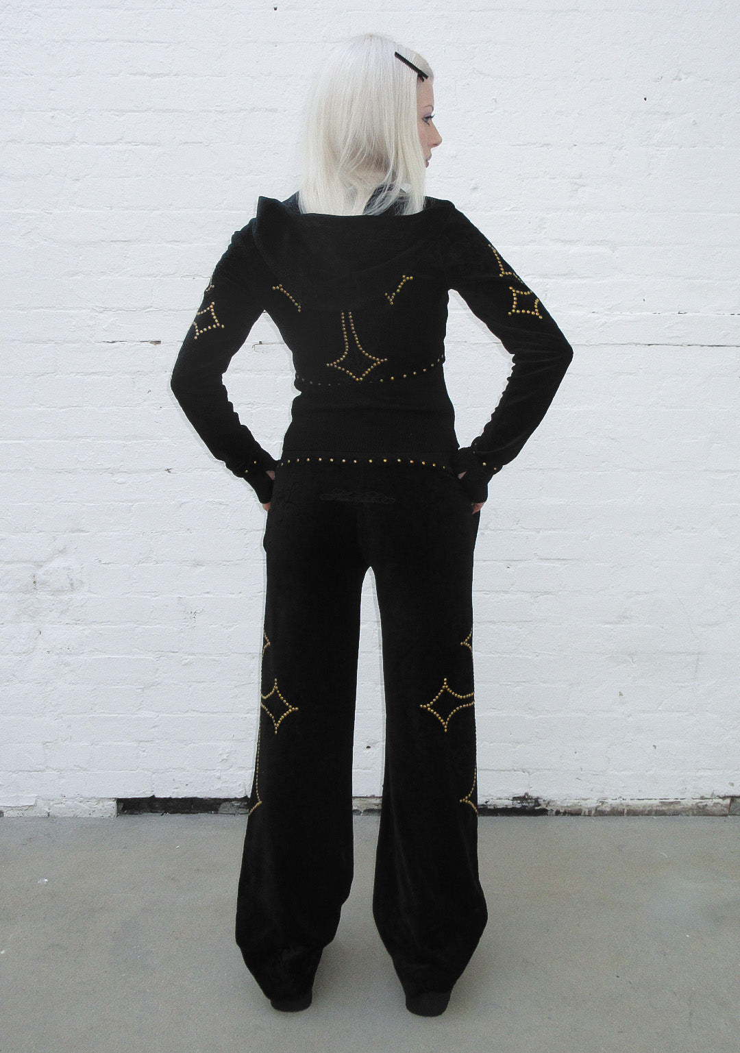 REBEL velours sweatpants met studs, zwart