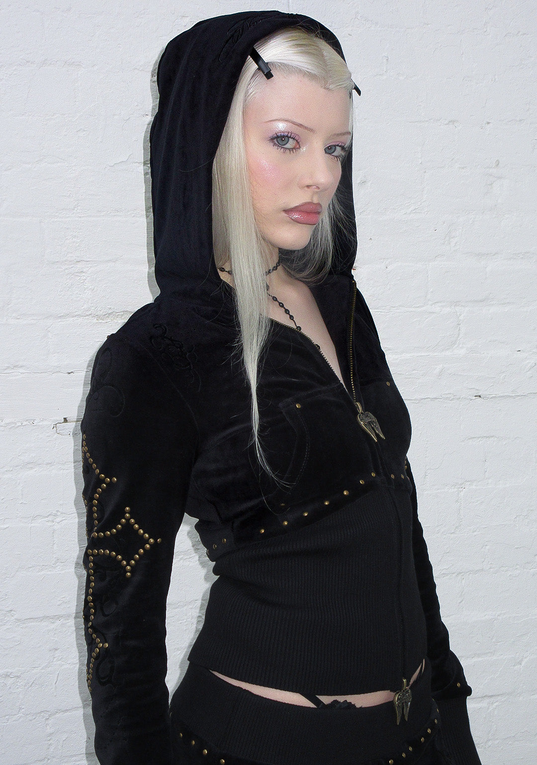 REBEL velours hoodie met rits en studs, zwart