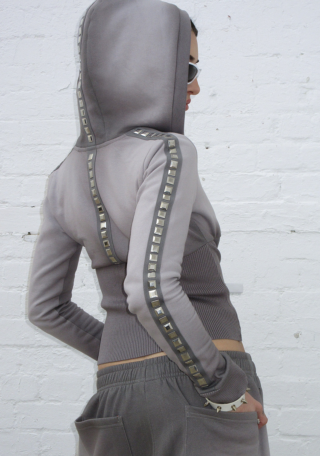 RUMOUR STUDDED aansluitende hoodie met rits GRADIENT GREY