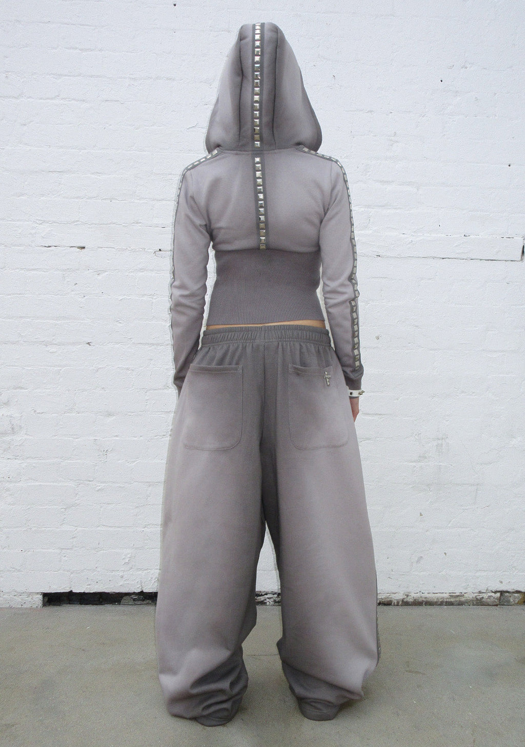 PANTALON DE JOGGING OVERSIZE RUMOUR STUDDED GRIS DÉGRADÉ