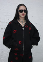 TEASE SUDADERA CON CAPUCHA Y CREMALLERA, CON BESOS DE STRASS, NEGRA