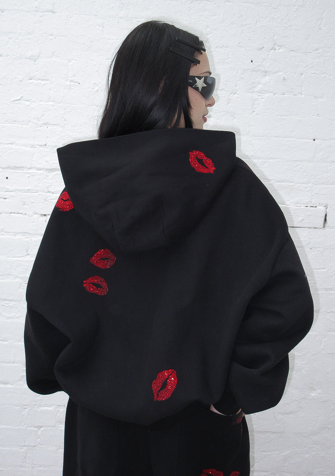 TEASE RHINESTONE KISS ZIP HOODIE BLACK
