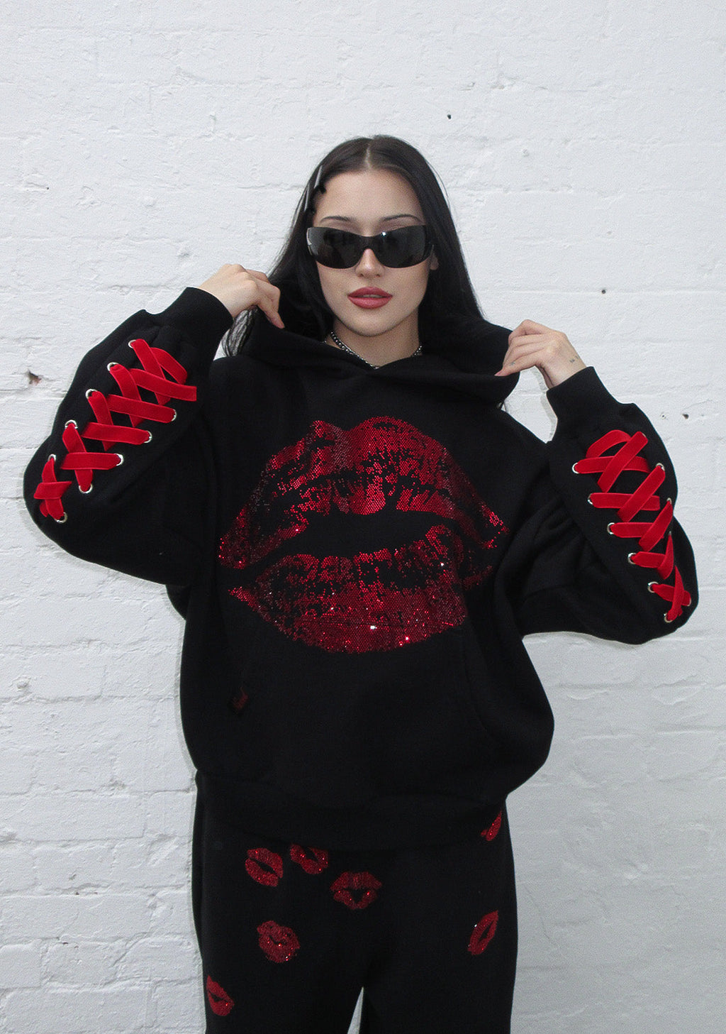 TEASE RHINESTONE KISS KAPUZENPULLOVER SCHWARZ