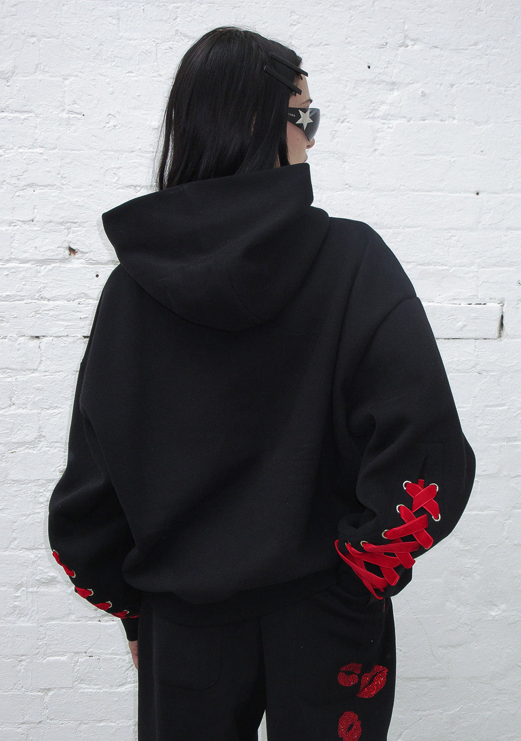 TEASE RHINESTONE KISS KAPUZENPULLOVER SCHWARZ