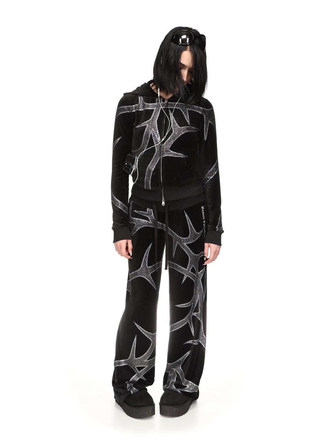 SUDADERA CON CAPUCHA DE VELOUR Y PEDRERÍA THORN NEGRA