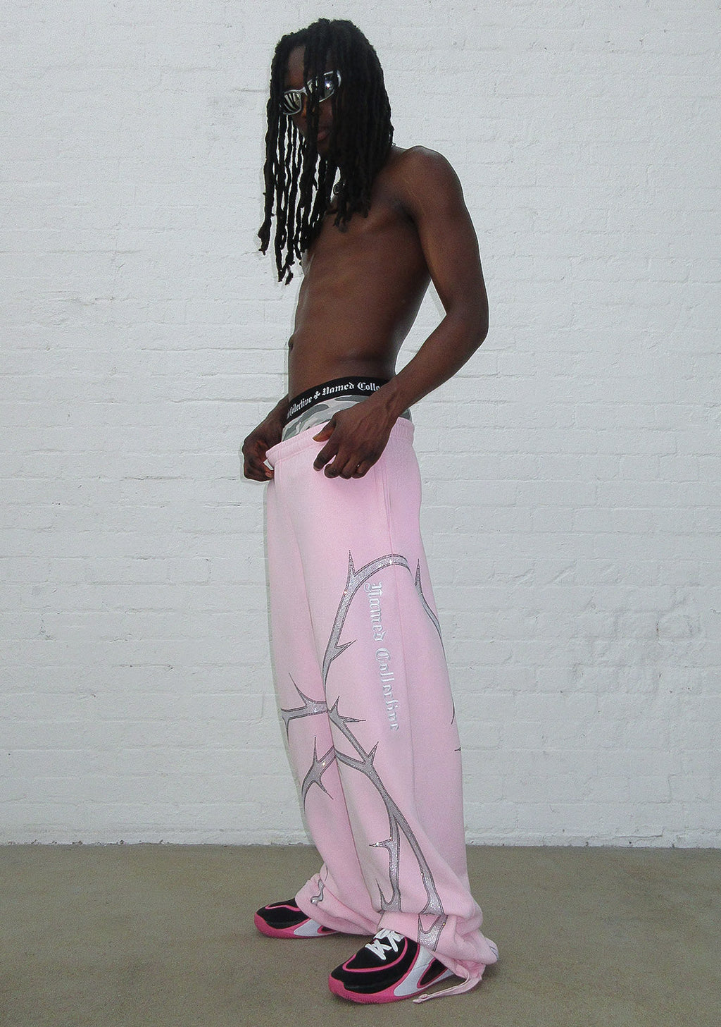 Pantalones de chándal extragrandes con pedrería THORN, rosa bebé
