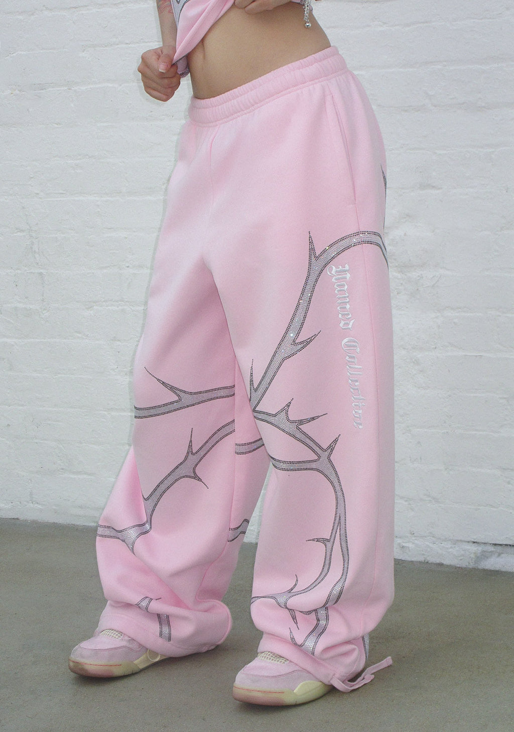 Pantalones de chándal extragrandes con pedrería THORN, rosa bebé