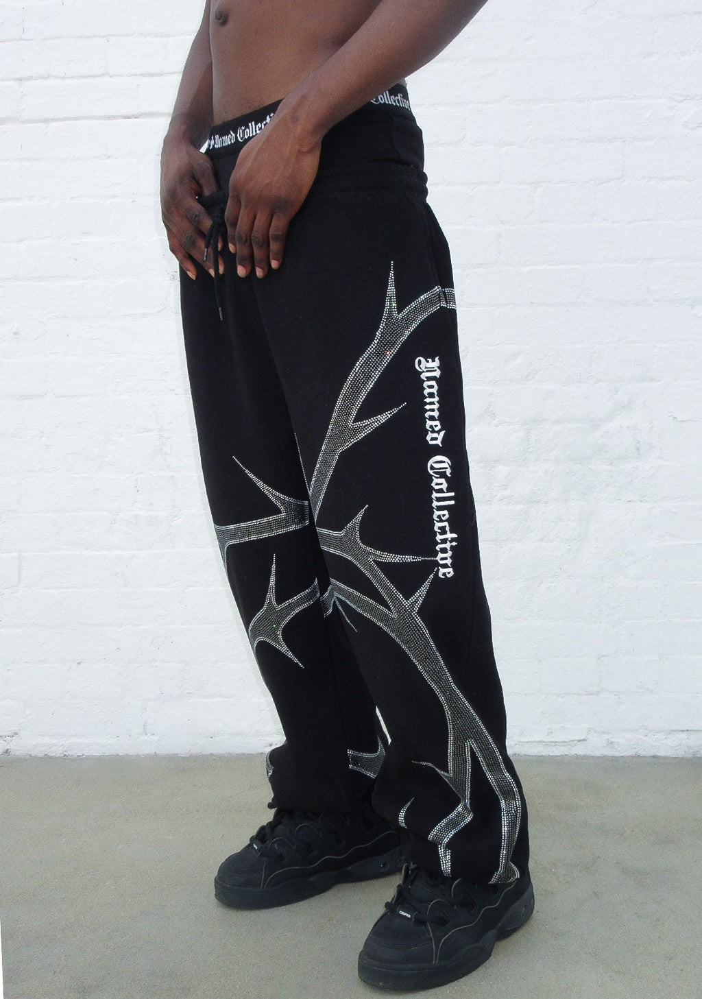 PANTALON DE JOGGING NOIR À STRASS MOTIF ÉPINE