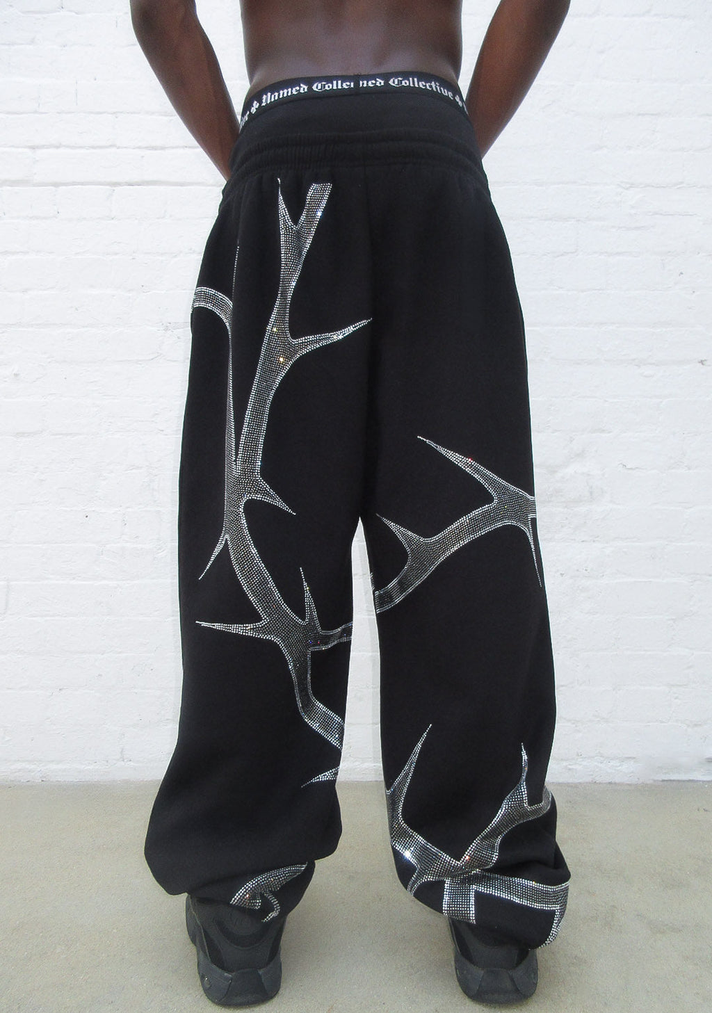 PANTALON DE JOGGING NOIR À STRASS MOTIF ÉPINE