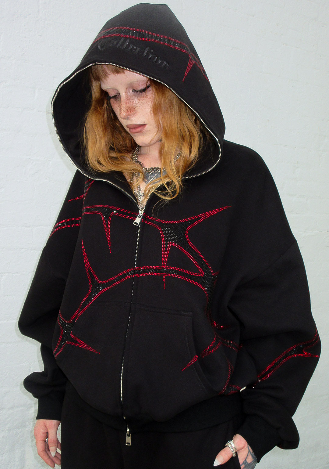 THORN-ritshoodie met strassteentjes ZWART EN ROOD