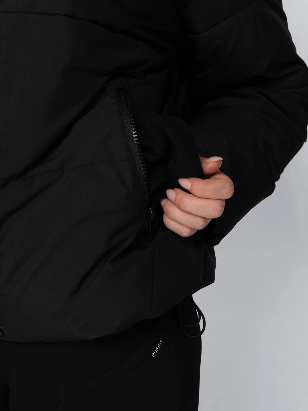 Kurze Steppjacke mit abnehmbarer Kapuze und Webpelzfutter
