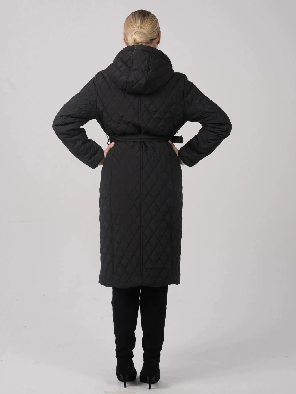 Manteau long matelassé à losanges avec ceinture