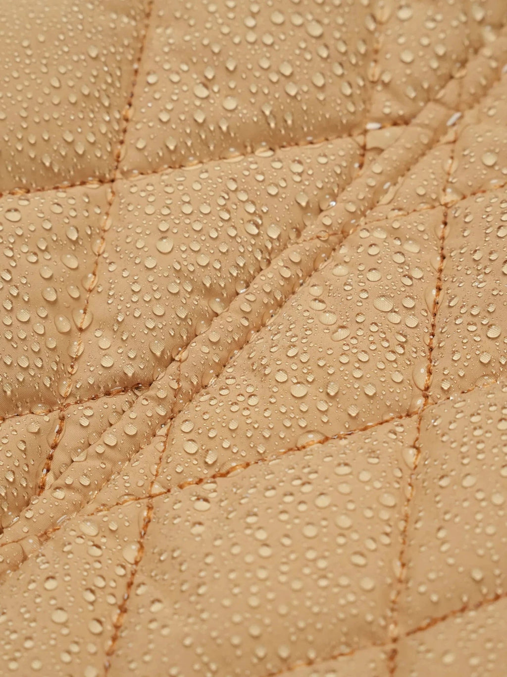 Manteau long matelassé à losanges avec ceinture