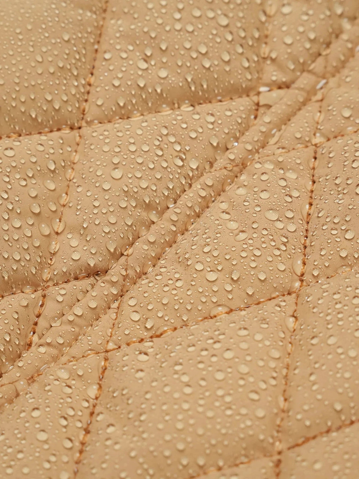 Manteau long matelassé à losanges avec ceinture