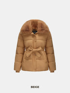 Doudoune beige surélevée avec col en fausse fourrure amovible et ceinture
